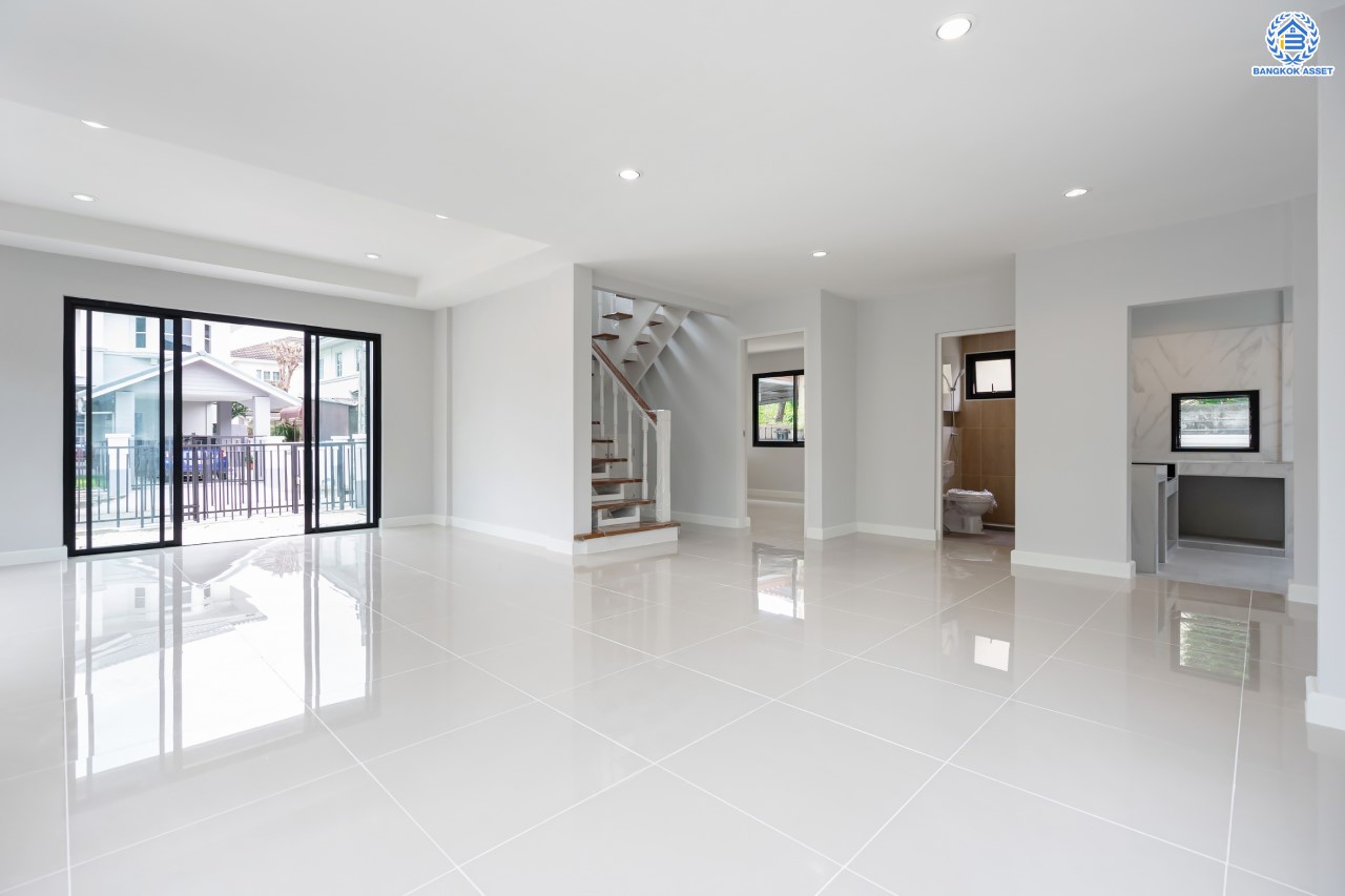 บ้านมือสองตกแต่งใหม่ ม.ชัยพฤกษ์ บางบัวทอง บ้านเดี่ยวหลังมุม แบรนด์ LH เนื้อที่ 72.5 ตร.ว. ฟังก์ชัน 3 ห้องนอน 3 ห้องน้ำ 1 ห้องอเนกประสงค์ จอดรถได้ 1 คัน พร้อม Facilities ครบครัน บนทำเลเดินทางสะดวก ติดถนนบางกรวย-ไทรน้อย ใกล้เซ็นทรัลเวสต์เกต และรถไฟฟ้าสายสีม่วง "สถานีบางพลู"